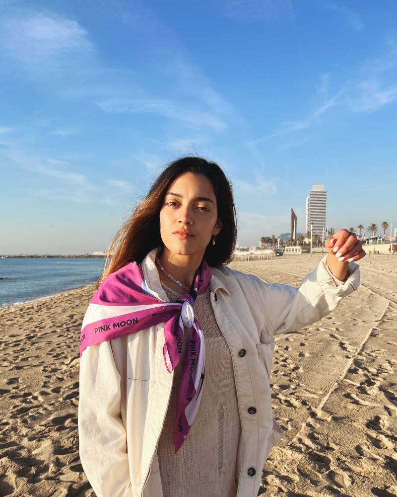 Luna rosa scarf 1